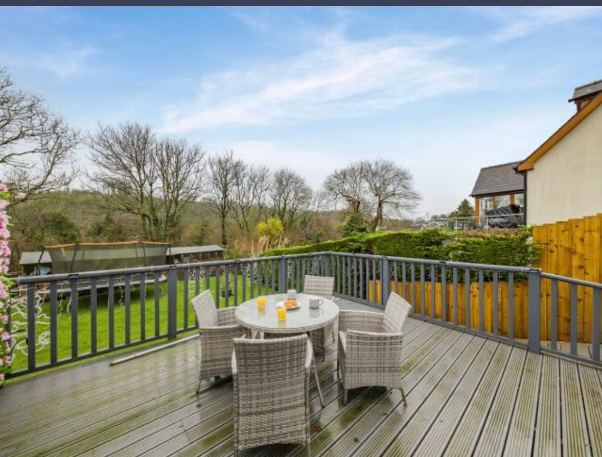 Cottage features background